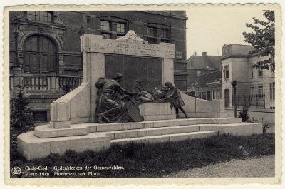 Mortsel: Gemeenteplein - Monument Gesneuvelden